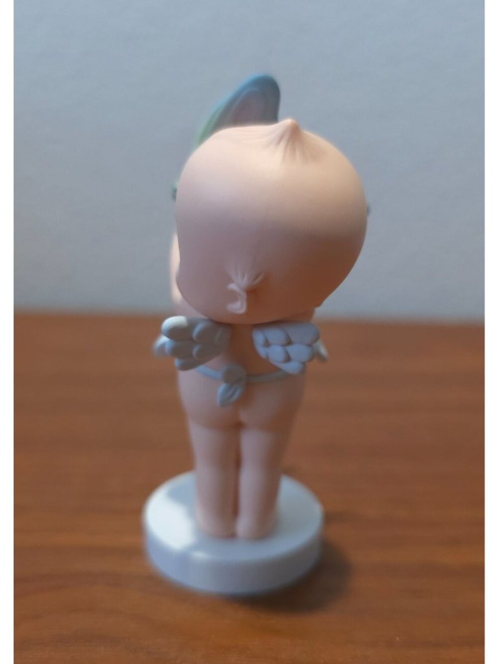 Smoko x Kewpie Holding Things KEWPIE HOLDS A BUTTERFLY 3" Figure - NEW OPEN BOX - Picture 2 of 4